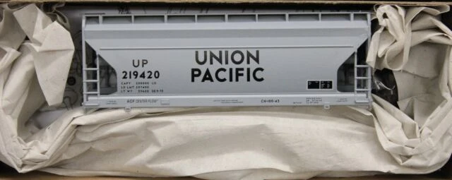 Accurail ACF 2-Bay Covered Hopper Kit Union Pacific #219420 4 Accurail ACF 2-Bay Covered Hopper Kit Union Pacific #219420 - Image 2