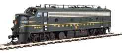 WalthersProto EMD FP7 - F7B Standard DC -- Pennsylvania Railroad 9858A, 9858B (Brunswick Green, Single Dulux Gold Strip